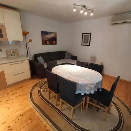 Апартаменти Two Bedroom With Terrace No 3 Супетар